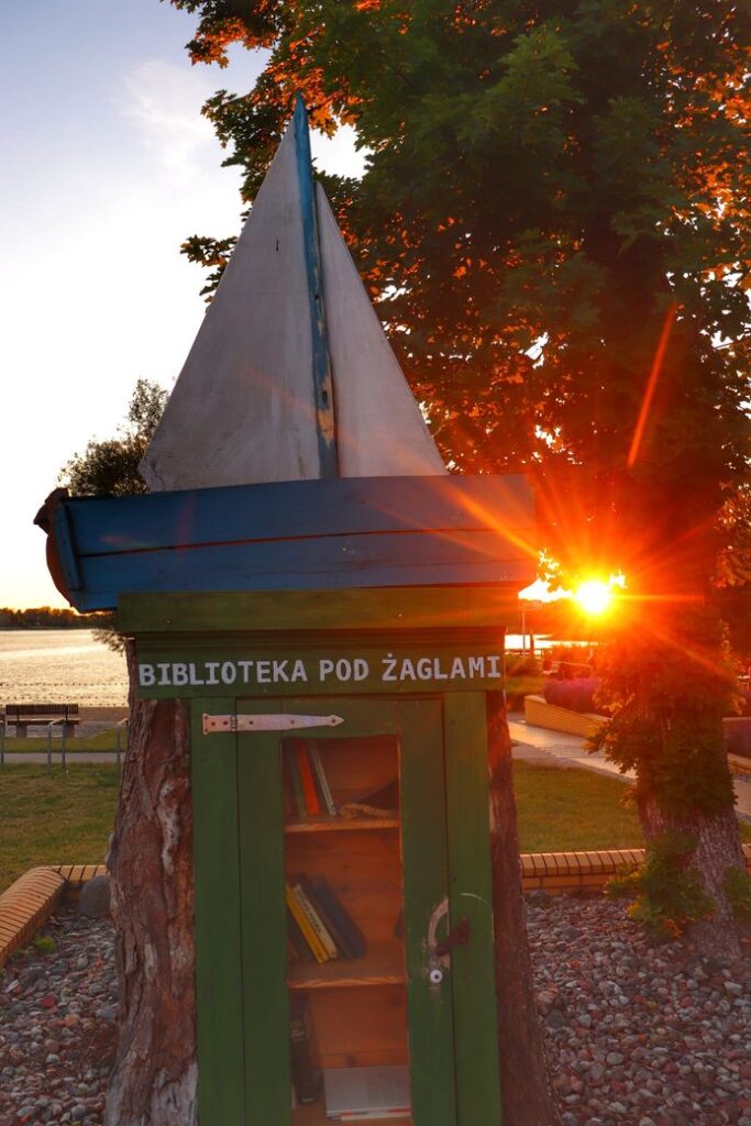 Biblioteka pod Żaglami w Szczytnie nad Jeziorem Długim