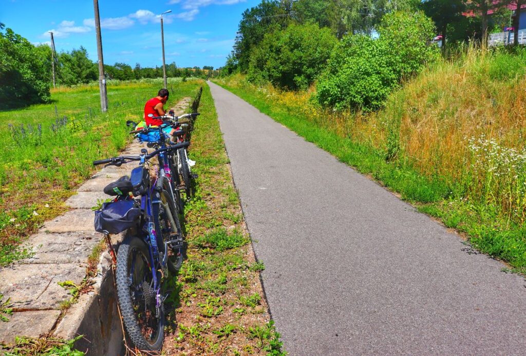 NOWE KIEJKUTY -DAWNA STACJA KOLEJOWA , rowerzysta