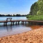 Plaża wiejska, pomost, Jezioro Nawiady na Mazurach