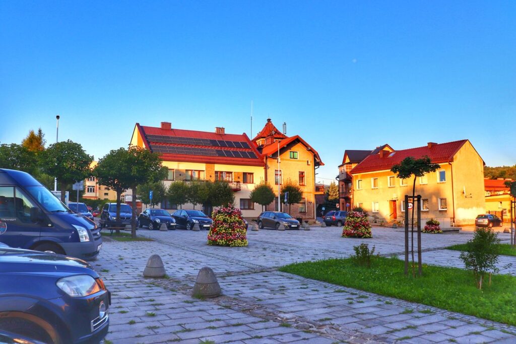 Mszana Dolna parking, Rynek