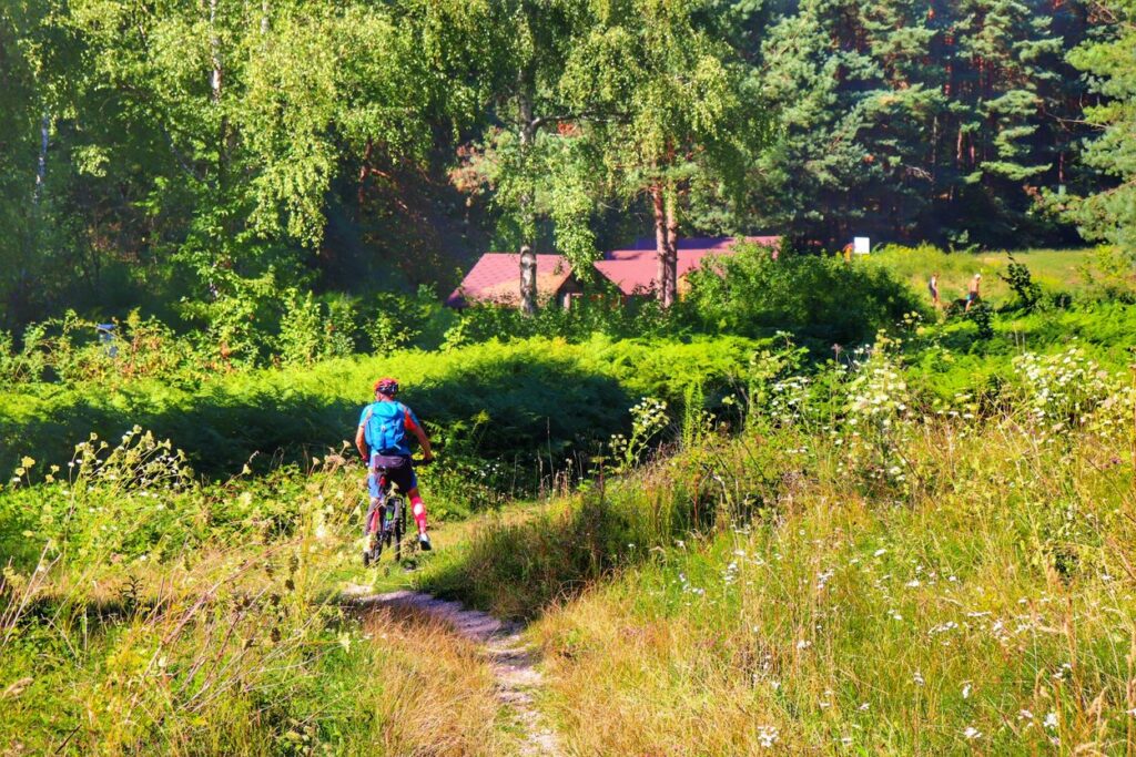 Rowerzysta, okolice Okiennika Wielkiego