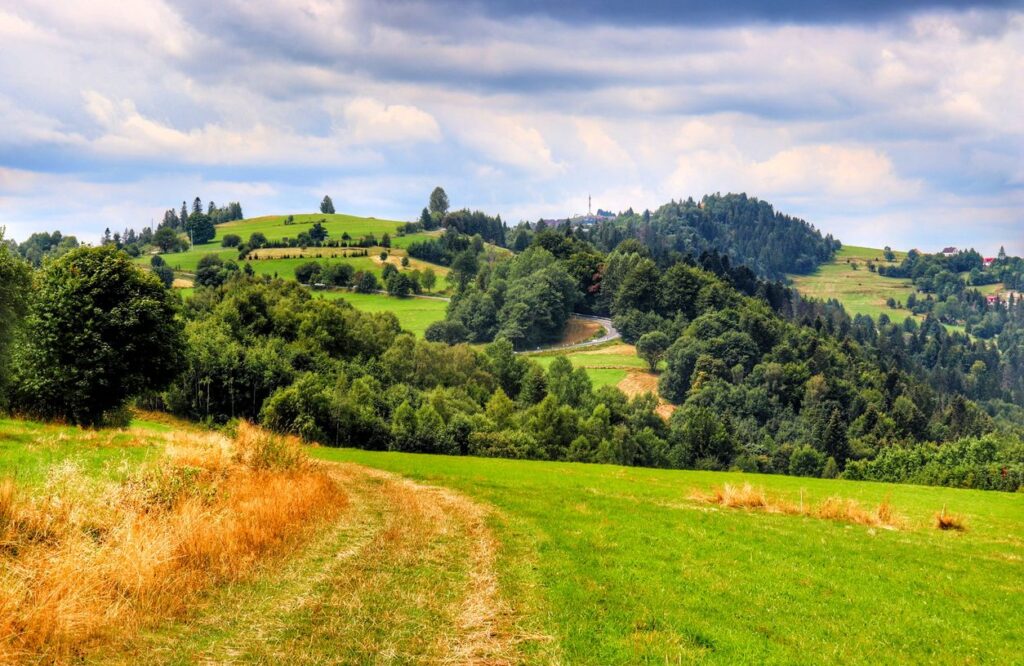 Wieś Laliki, widok na Ochodzitę