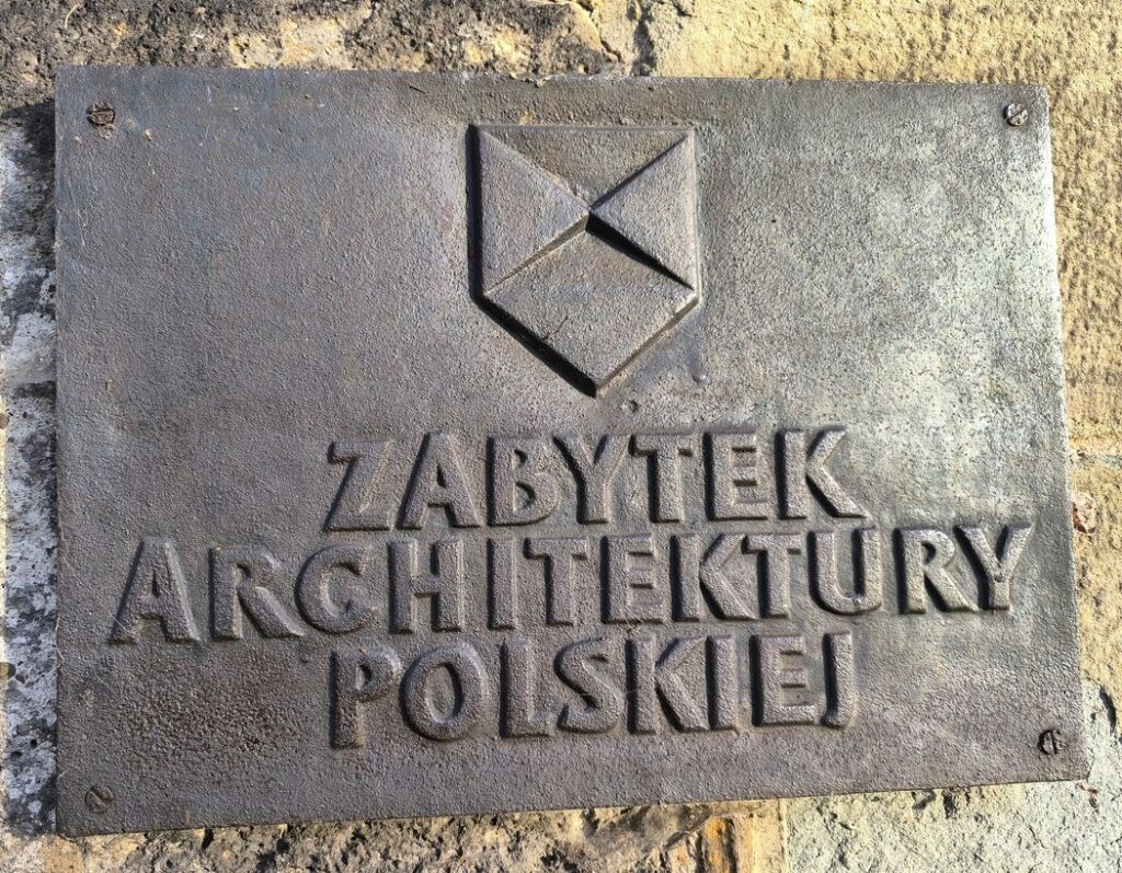 ZABYTEK ARCHITEKTURY POLSKIEJ - TABLICZKA NA WIEŻY PIASTOWSKIEJ W CIESZYNIE