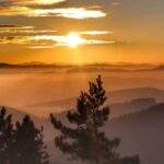 Skiełek wieża widokowa, zachód słońca w Beskidzie Wyspowym, widok na Tatry