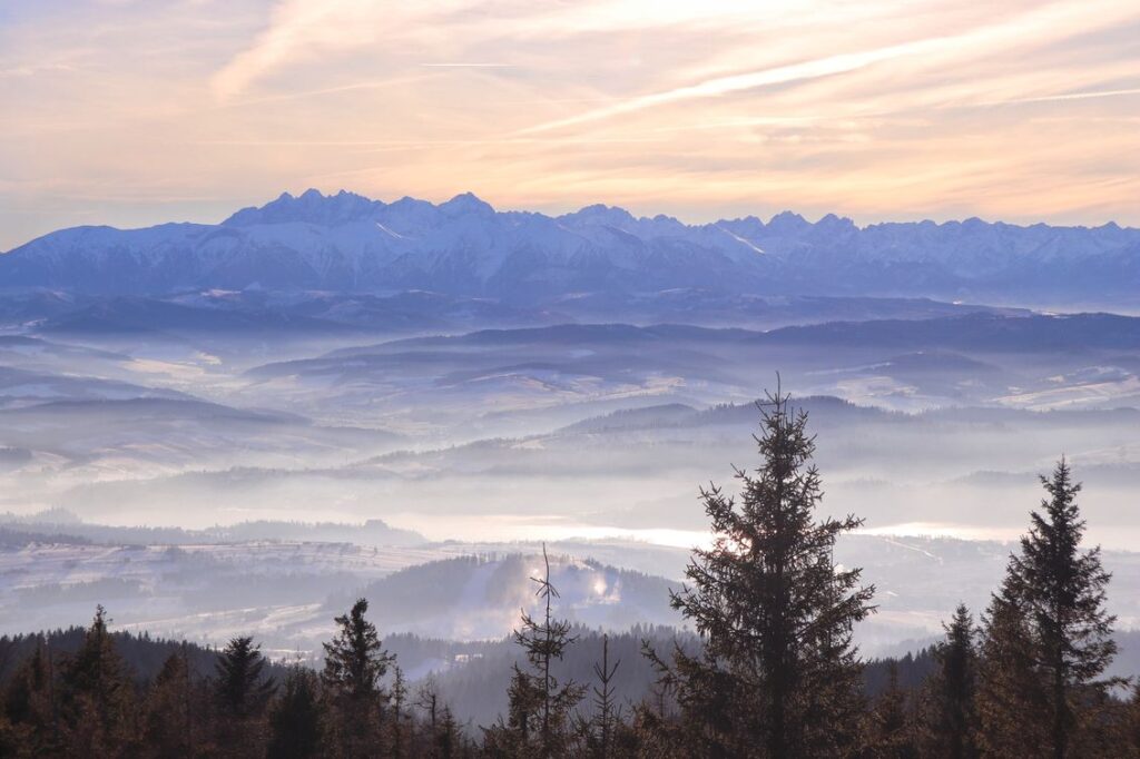 Widok na Tatry, wieża widokowa - Lubań, Gorce