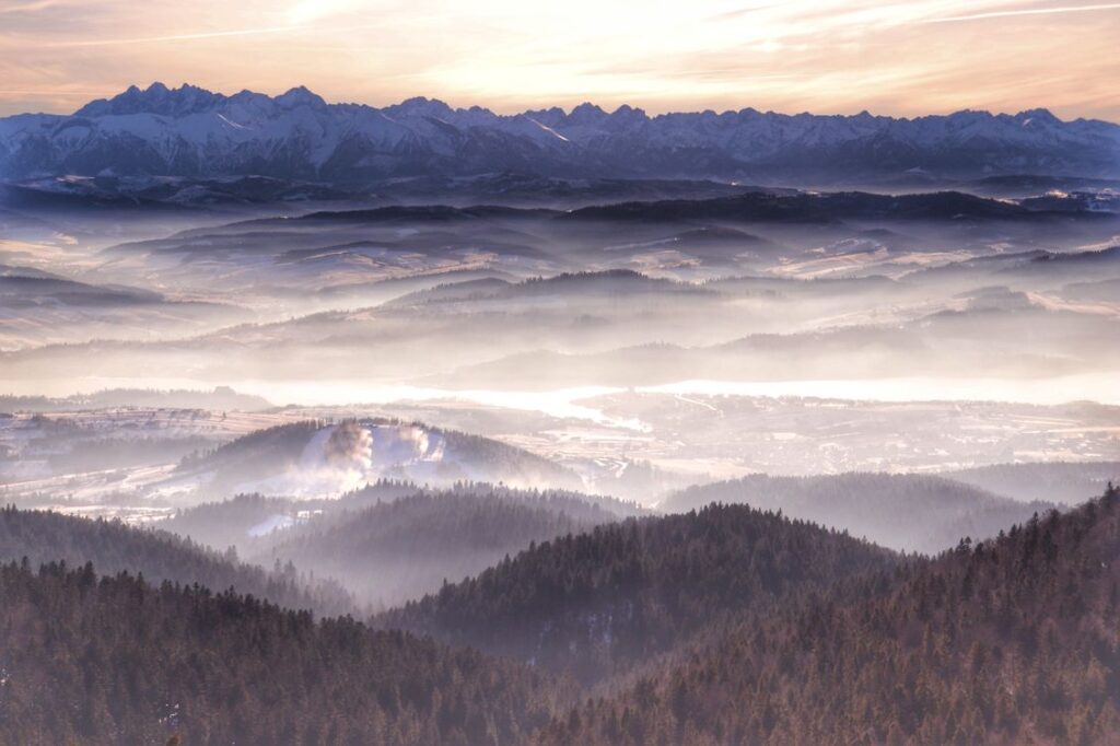 Widok na Tatry, wieża widokowa - Lubań, Gorce