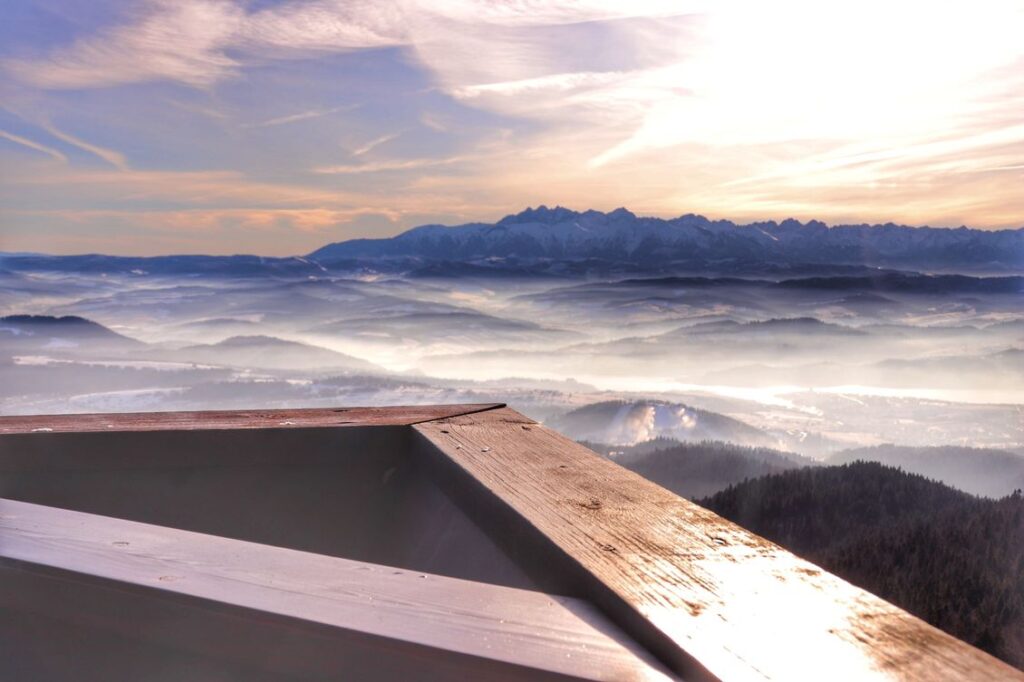 Widok na Tatry, wieża widokowa - Lubań, Gorce