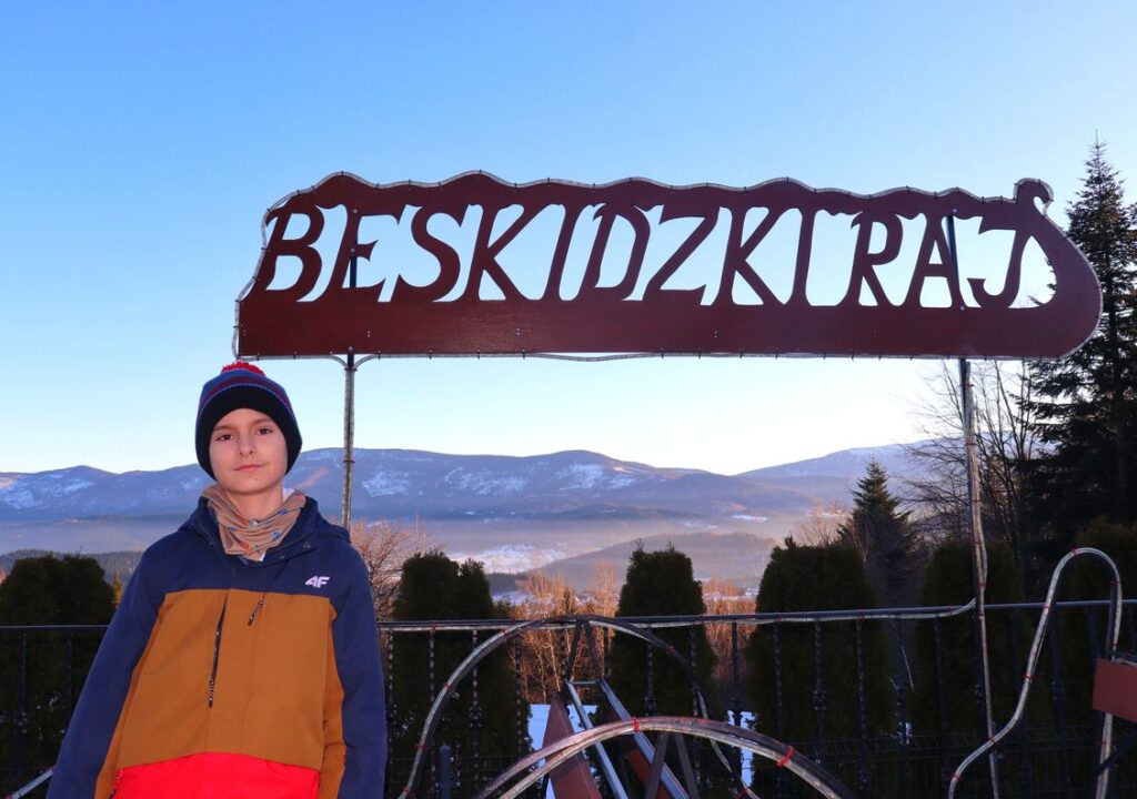 Dziecko, napis Beskidzki Raj, Stryszawa