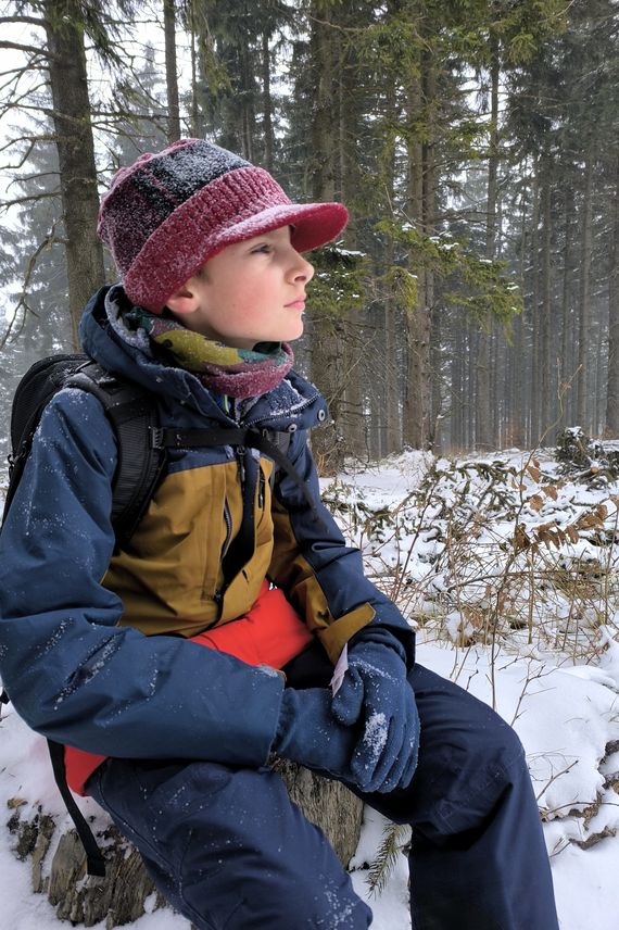 Szczyt Ropička, Beskid Morawsko-Śląski, zamyślone dziecko