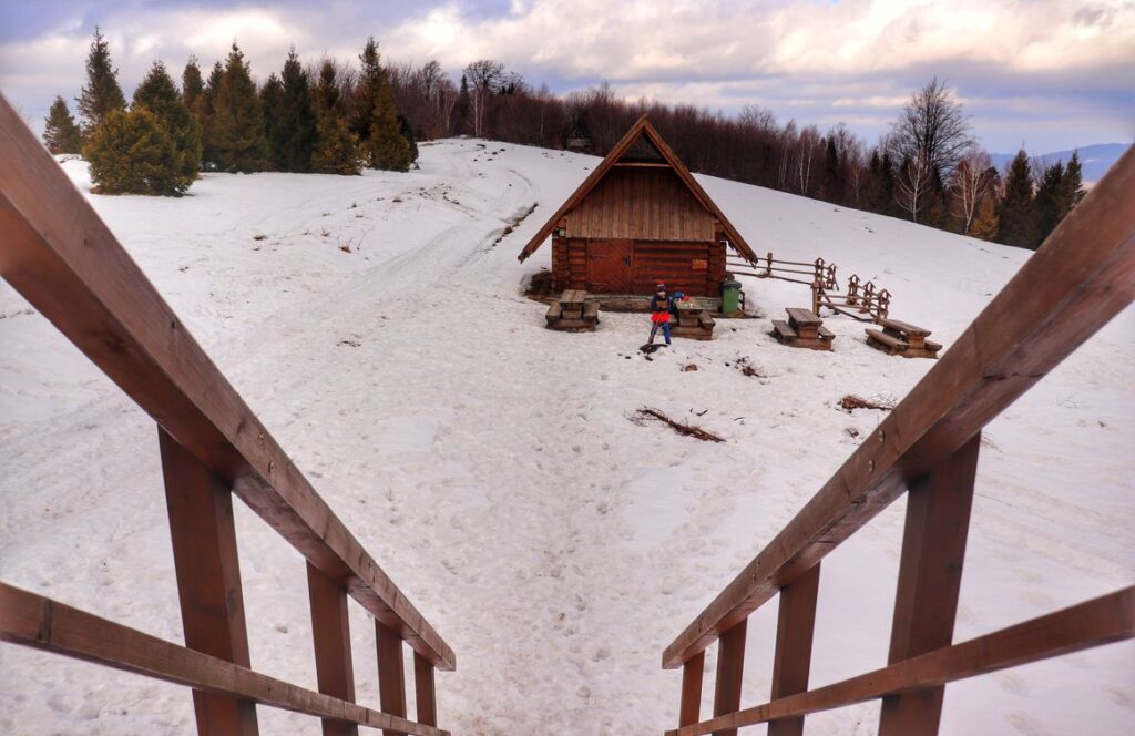 Wieża widokowa na Starym Groniu, widok na Bacówkę, Beskid Śląski, dziecko