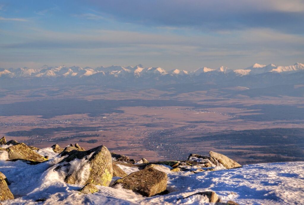 Tatry, widok z Babiej Góry zimą