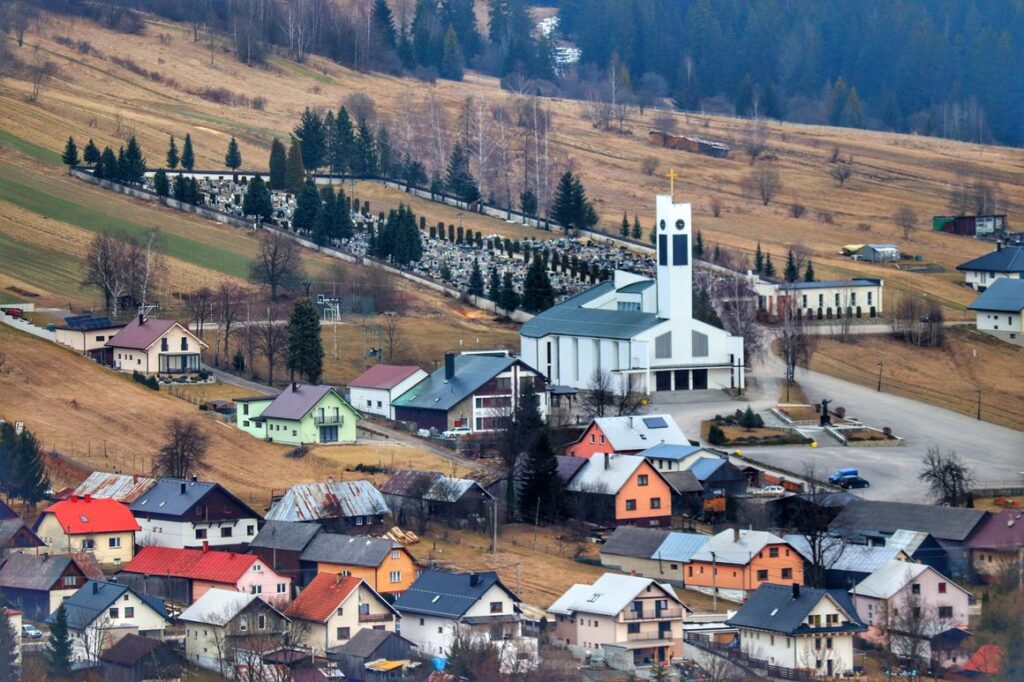 Widok na wieś z wieży widokowej - Orawska Półgóra