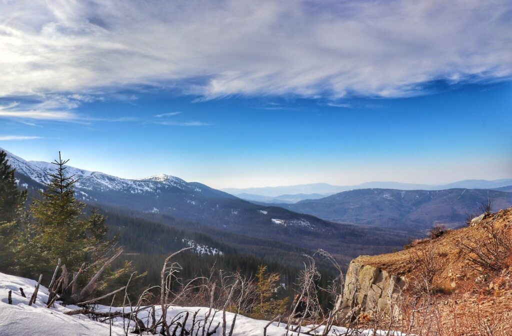 Widok z Sokolicy w Beskidach, zima