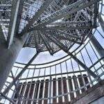 Konstrukcja Wieży widokowej - Feistův kopec w Górach Orlickich, Czechy, kręte schody