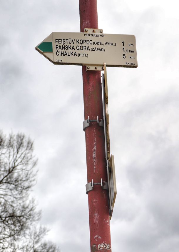 Słup z drogowskazem, Oleśnica - Czechy, szlak zielony - Feistův kopec