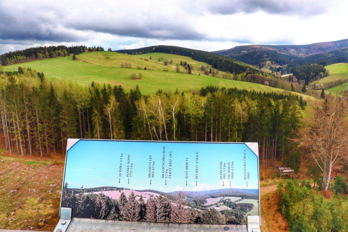 Wieża widokowa - Feistův kopec w Górach Orlickich, Czechy, tablica z panoramą