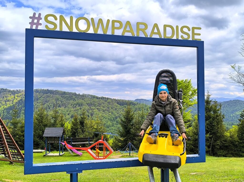 Dedovka plac zabaw, dziecko, Snowparadise