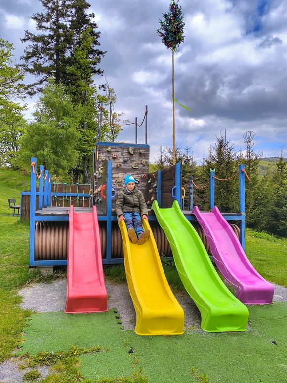 Dedovka plac zabaw, dziecko, zjeżdżalnia