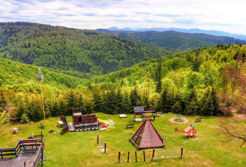 Dedovka - przepiękny widok z wieży widokowej., Fatra, wiosna