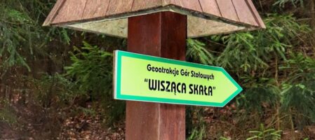 Wisząca Skała w Górach Stołowych trasa