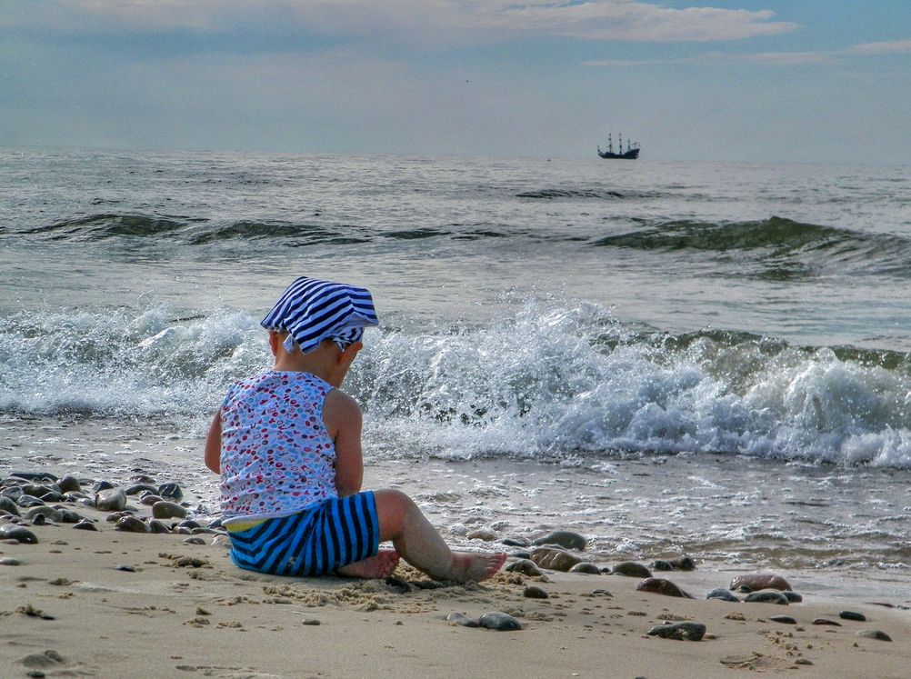 Dziecko na plaży, piasek, morze