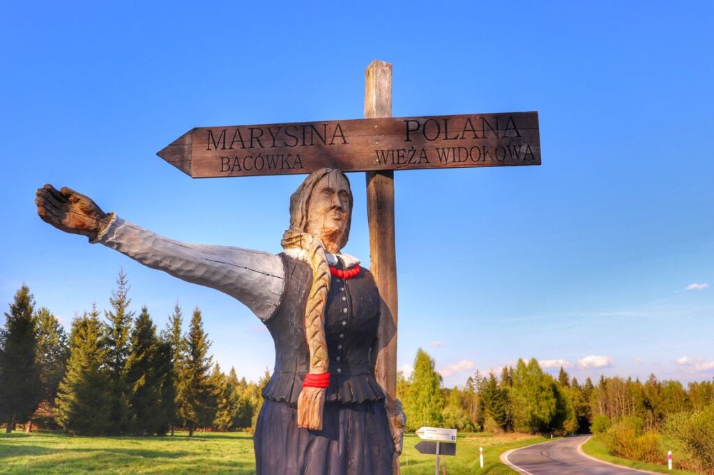 Marysina Polana parking w Lipnicy Wielkiej, drewniana rzeźba