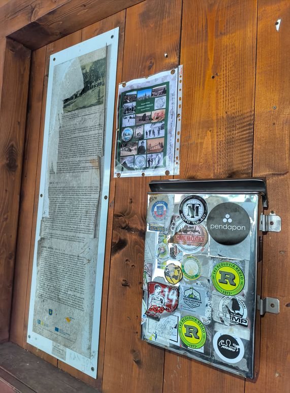 Metalowa skrzynka, wiata turystyczna, okolice Orlicy - Vrchmezí rozc.