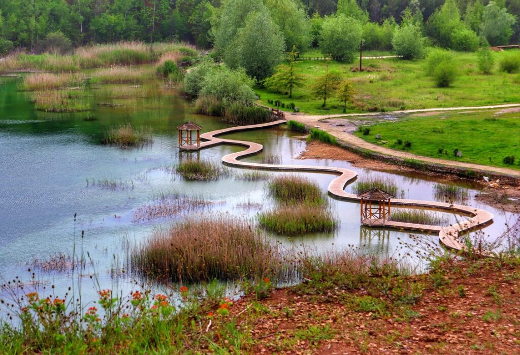 Park Gródek Jaworzno, Zbiornik Wydra, drewniana kładka