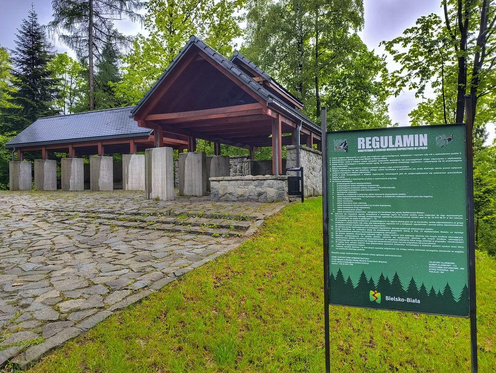 Regulamin korzystania z terenu przy Amfiteatrze w Lipniku, wiata wypoczynkowa