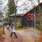 Szczeliniec schronisko, dziecko, turyści