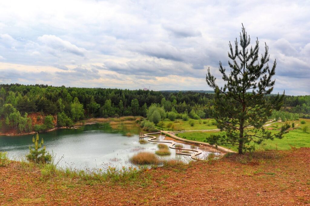 Jaworzno, widok na Zbiornik Wydra, wiosna