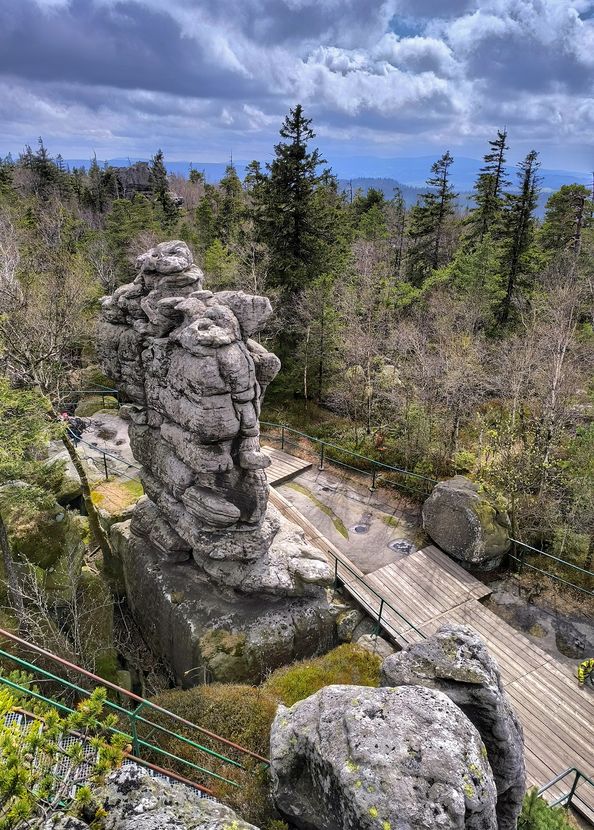Widok ze Szczelińca Wielkiego, Góry Stołowe, skały