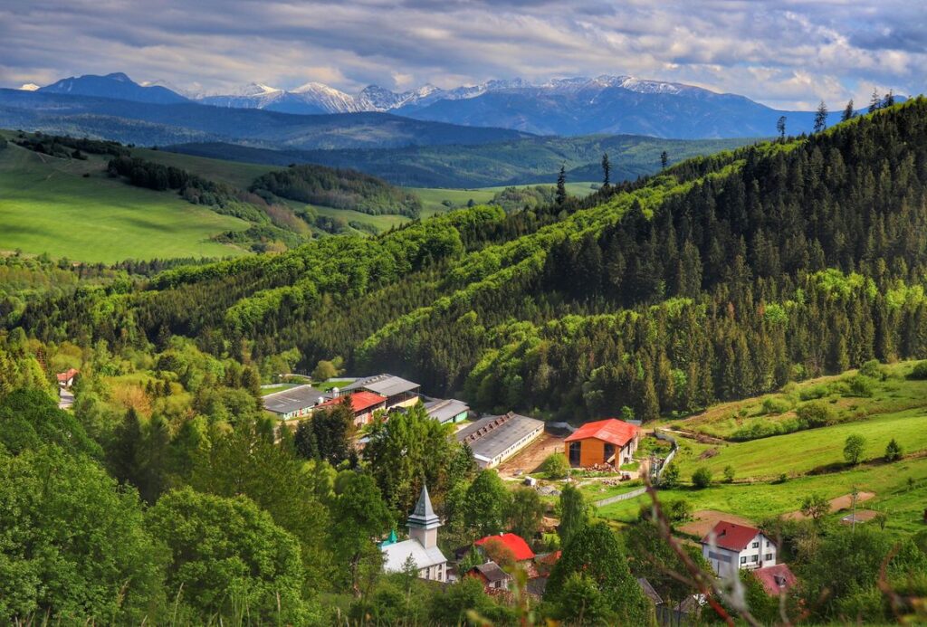 Wiosna - Magura Orawska, widok na Tatry