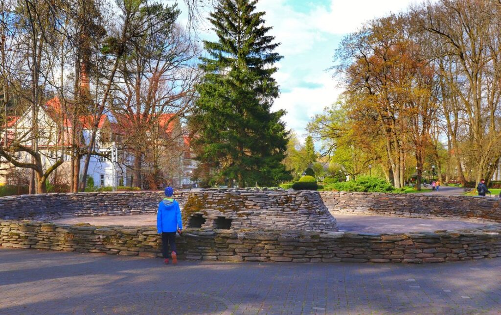 Dziecko, Kolorowa Fontanna - Park Zdrojowy Duszniki Zdrój