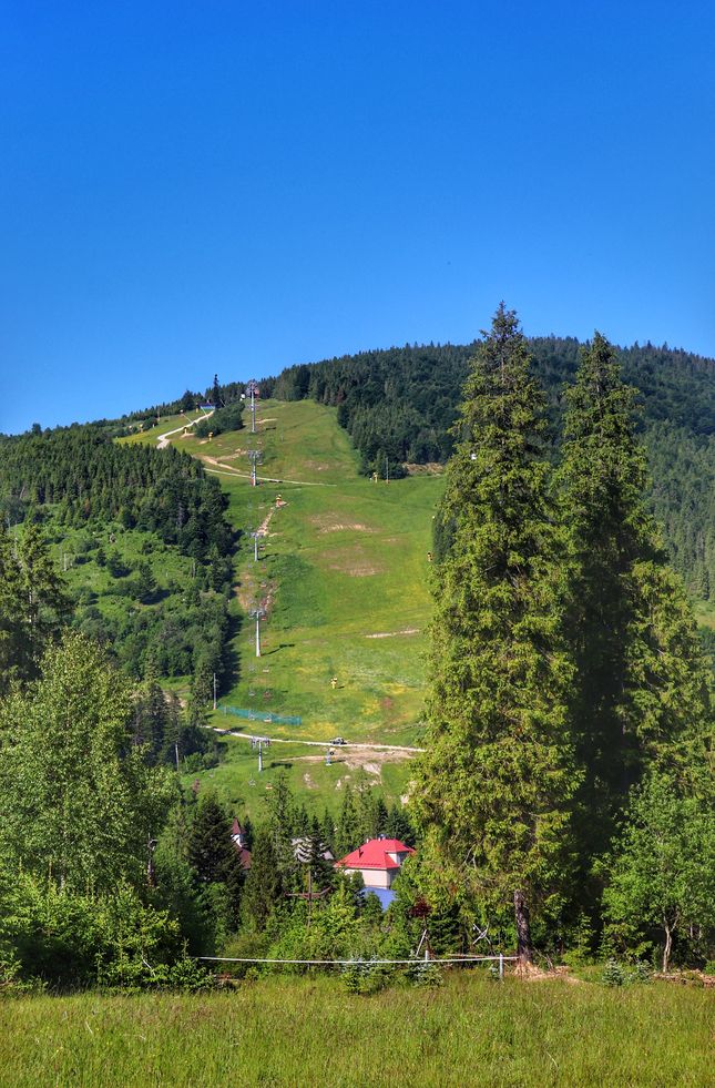 Oravice, widok na stok narciarski