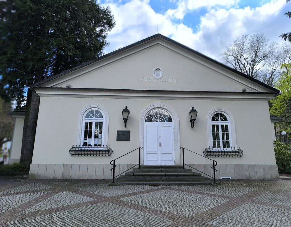 Teatr Zdrojowy - dworek im. Fryderyka Chopina - Park Zdrojowy Duszniki Zdrój