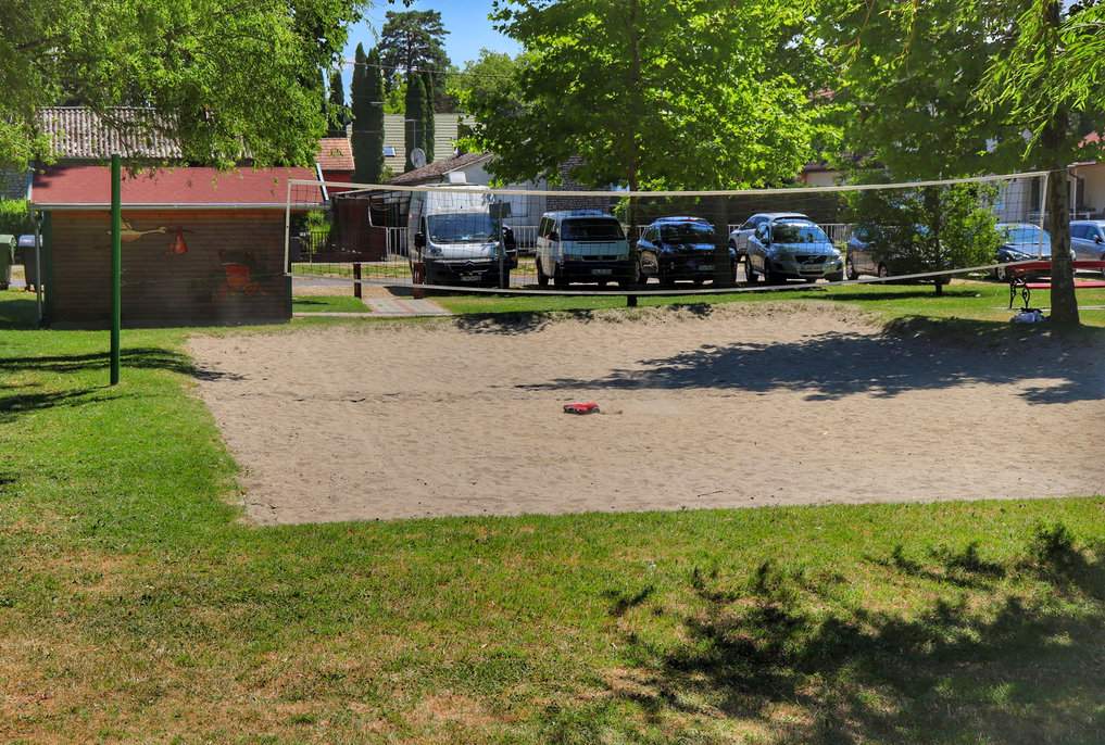 Balatonfenyves - boisko do siatkówki przy darmowej plaży