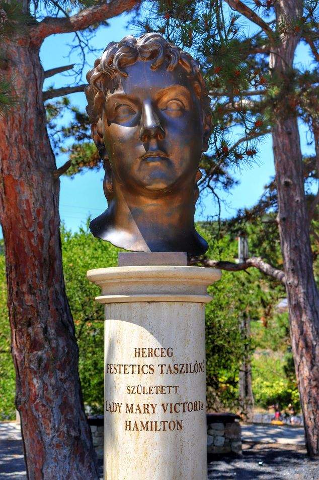 Balatongyörök punkt widokowy Szépkilátó, pomnik (popiersie) szkockiej arystokratki Lady Mary Douglas-Hamilton