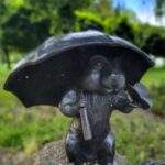 Chomik europejski z parasolem, figurka w Jaworznie