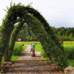 Dziecko na placu zabaw „Podróżujemy po Europie” w Bukovcu