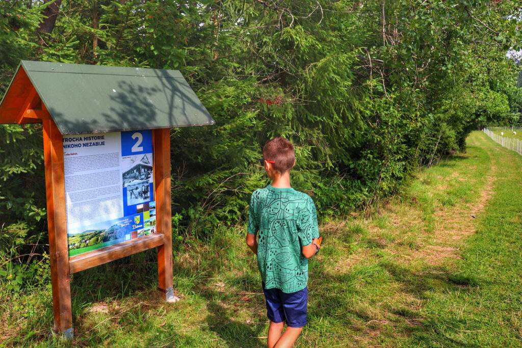 Dziecko, ścieżka przyrodnicza, tablica 2. Trocha historie nikoho nezabije- Rezerwat Przyrody Bukovec w Czechach