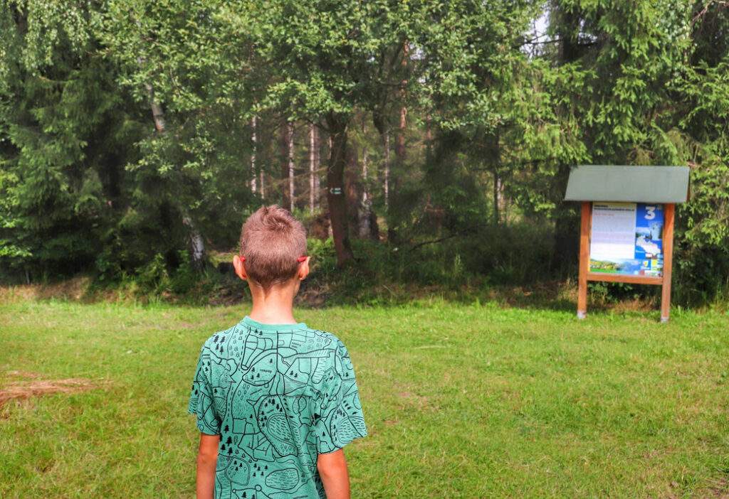 Dziecko, ścieżka przyrodnicza, tablica 3. Specifika Moravskoslezského kraje- Rezerwat Przyrody Bukovec w Czechach
