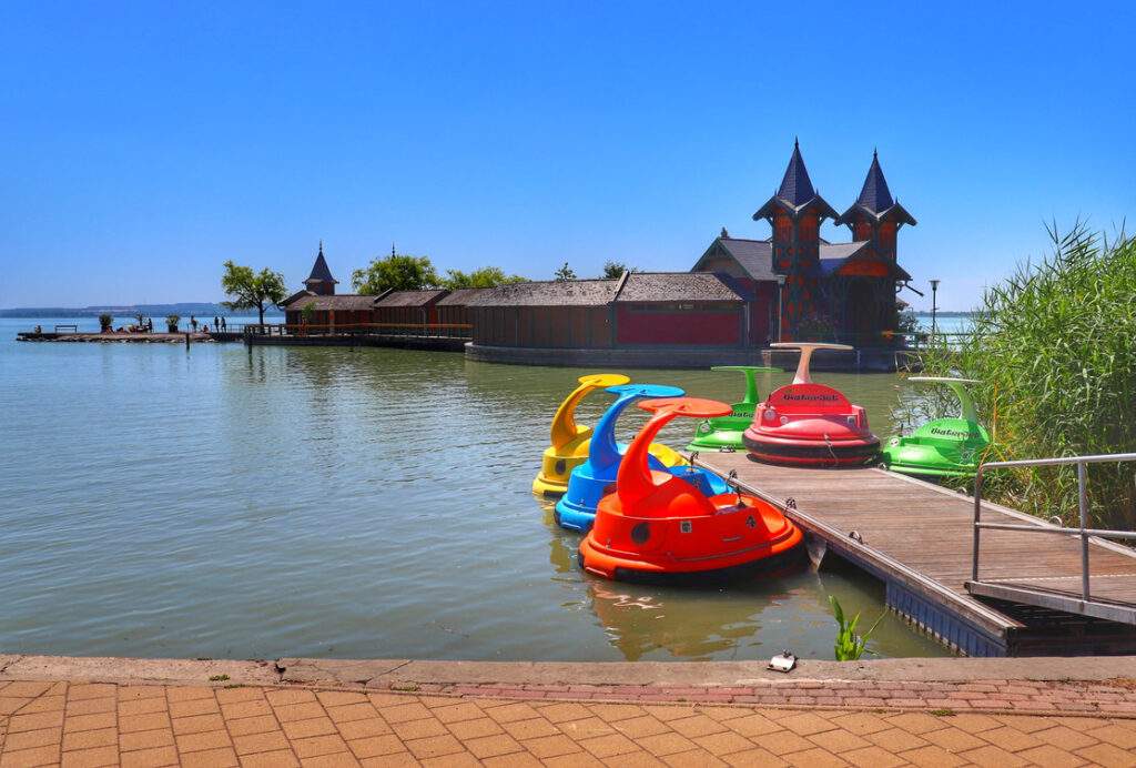 Keszthely, jezioro Balaton, wypożyczalnia sprzętu wodnego