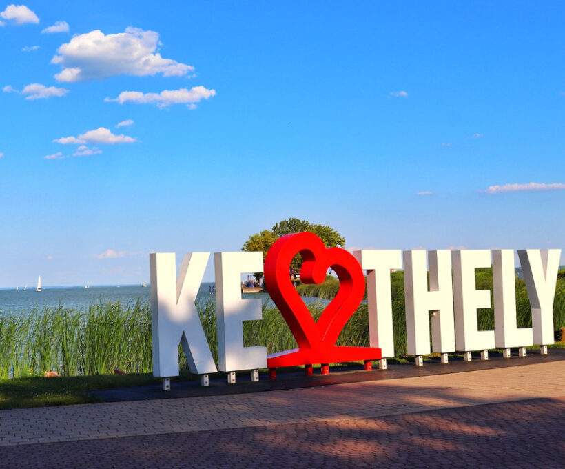 Keszthely atrakcje – rejs statkiem po Balatonie, diabelski młyn, molo