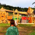 Plac zabaw „Podróżujemy po Europie” w Bukovcu, dziecko