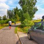 Rezerwat Przyrody Bukovec  parking, turysta z dzieckiem