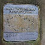 Skała z tabliczką oznaczającą najdalej wysunięty na wschód punkt Czech - Rezerwat Przyrody Bukovec,