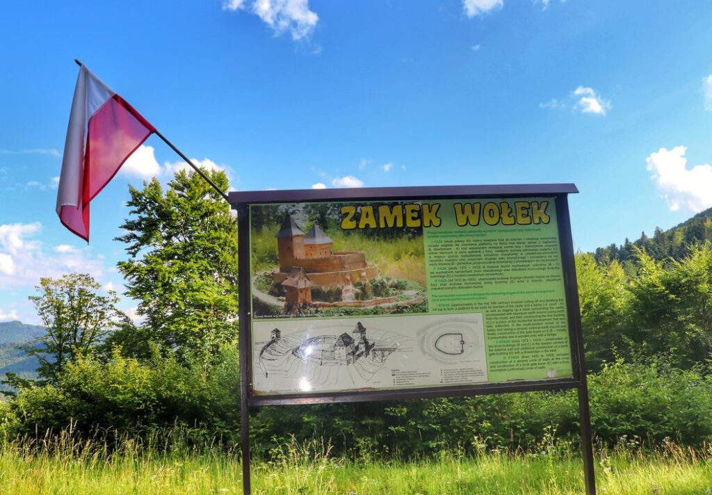 Tablica - Zamek Wołek w Beskidzie Małym