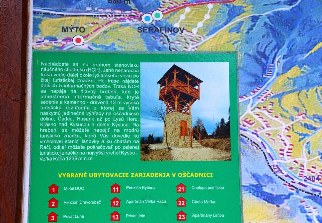 Tablica z mapą, informacje o wieży widokowej Surovina, Oszczadnica