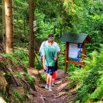 Turysta z dzieckiem, ścieżka przyrodnicza, tablica 7. Nejvýchodnější kout - Rezerwat Przyrody Bukovec, Czechy